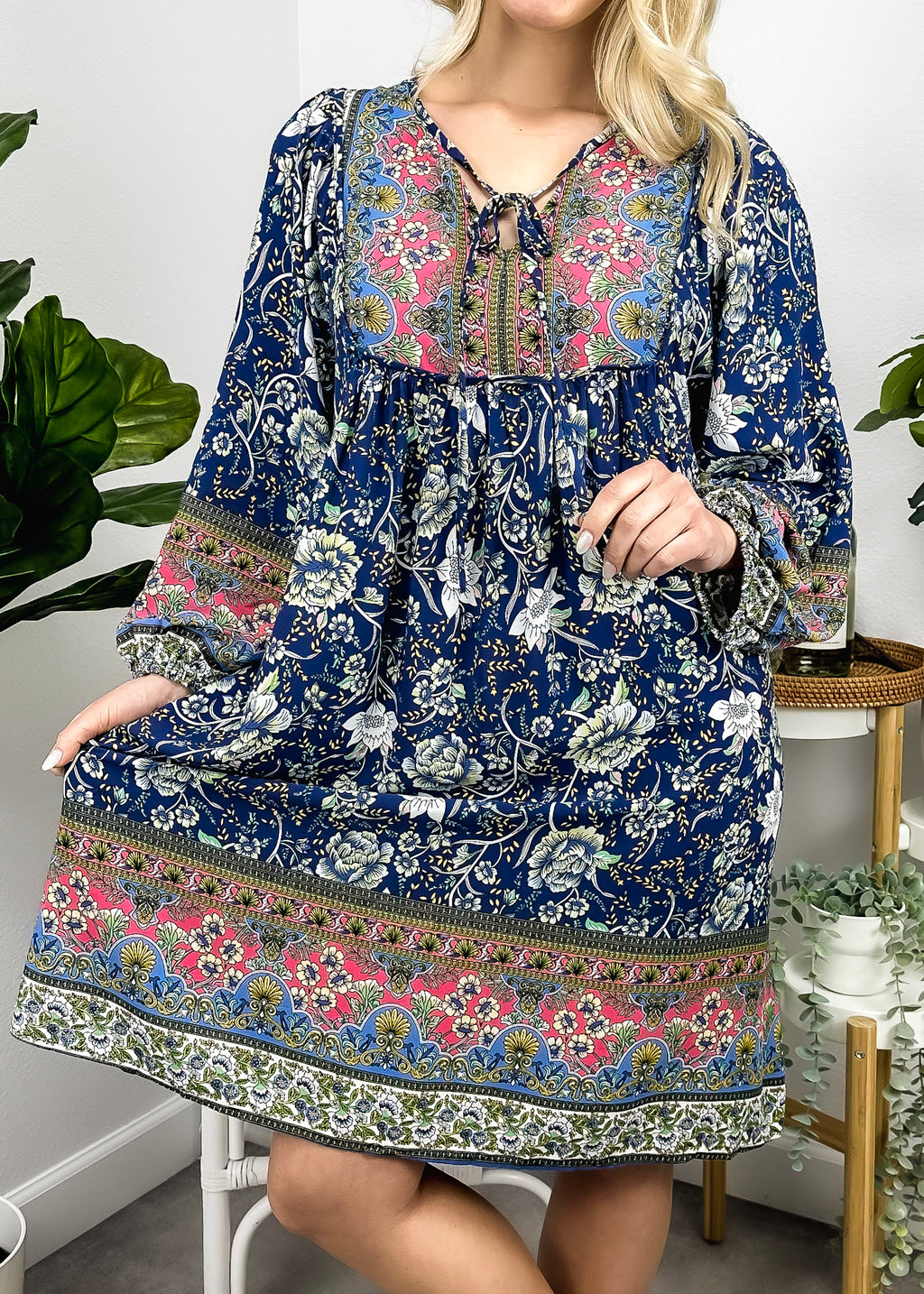 Vestido bohemio con cuello atado 