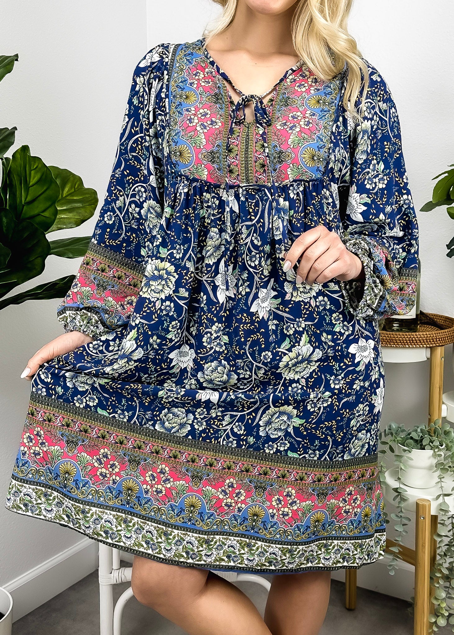 Vestido bohemio con cuello atado 