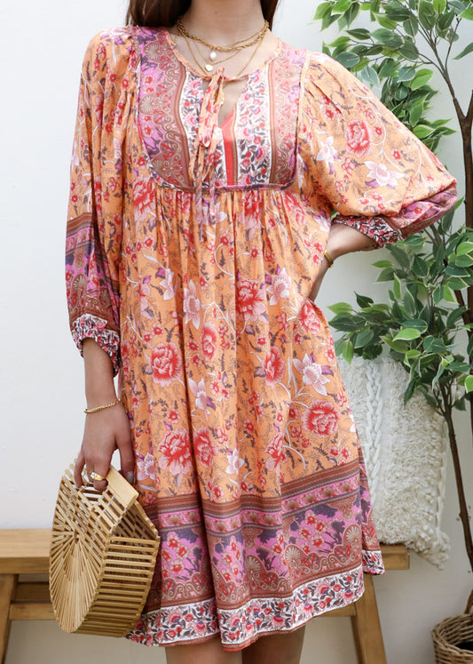 Vestido bohemio con cuello atado