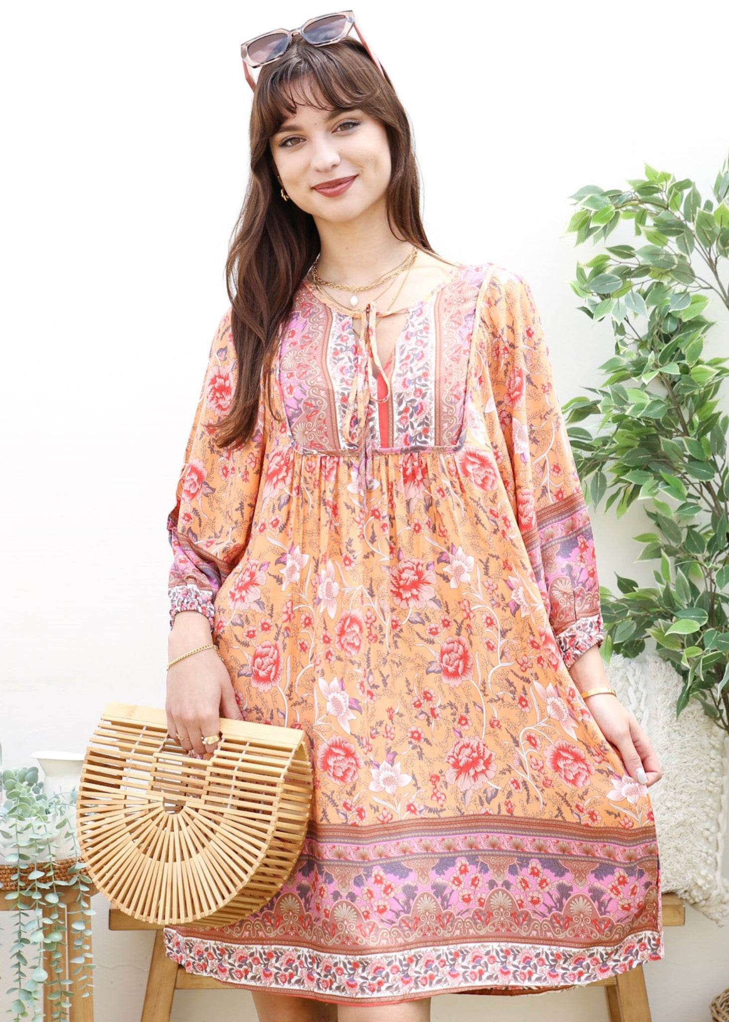 Vestido bohemio con cuello atado 