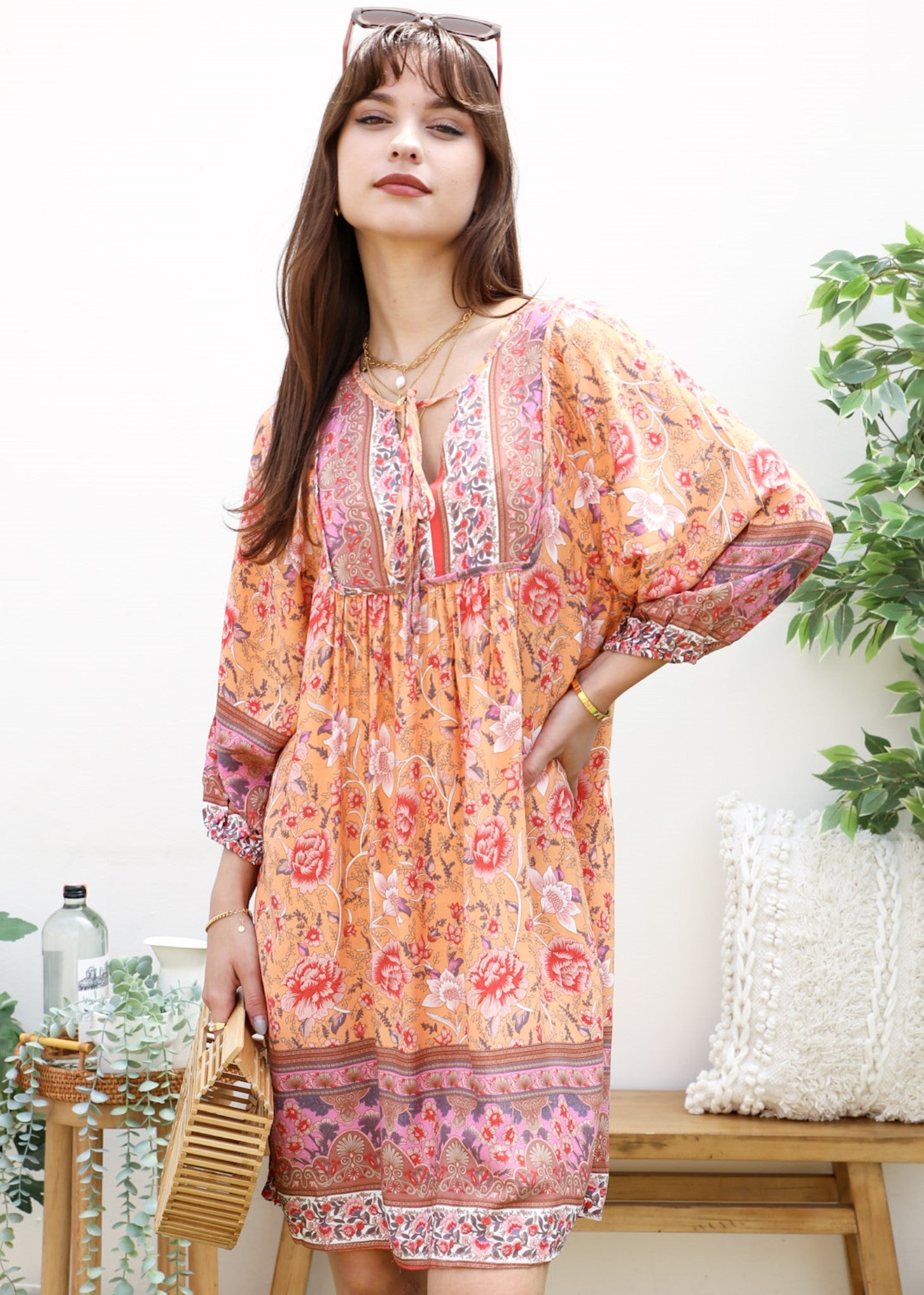 Vestido bohemio con cuello atado 