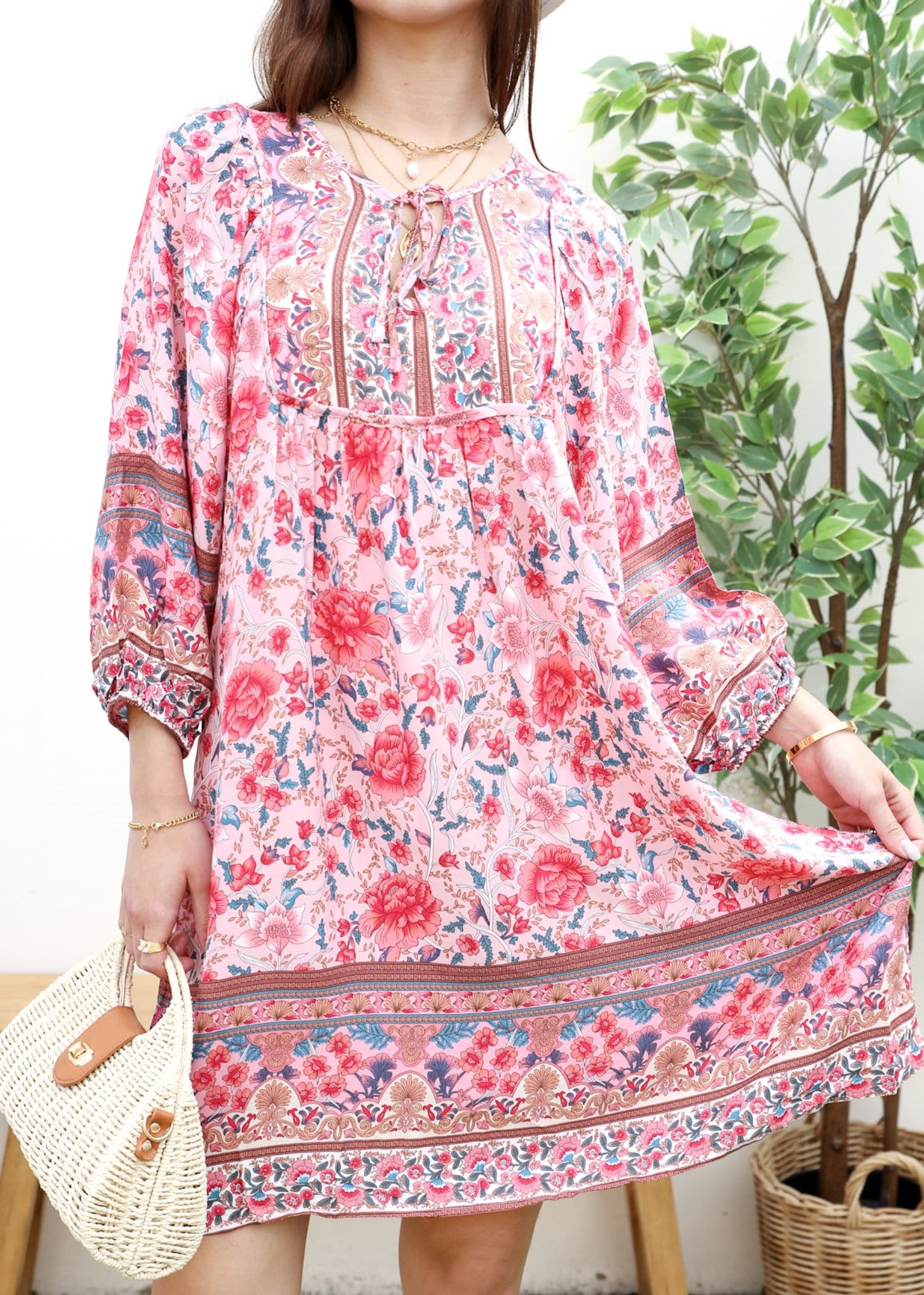 Vestido bohemio con cuello atado 