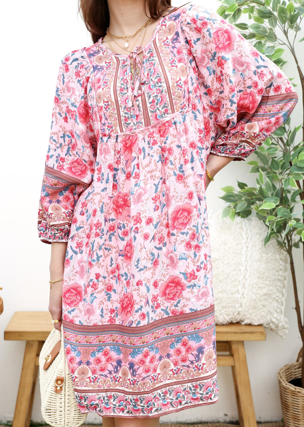 Vestido bohemio con cuello atado 