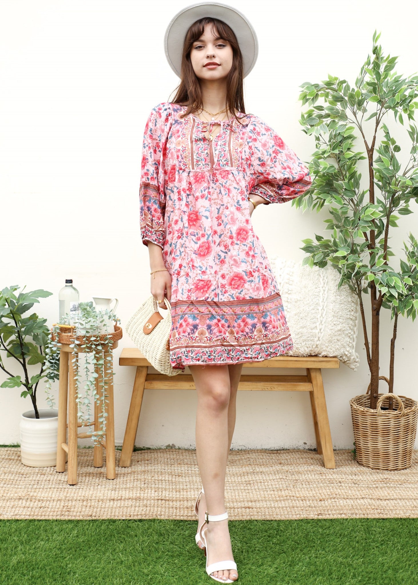 Vestido bohemio con cuello atado 