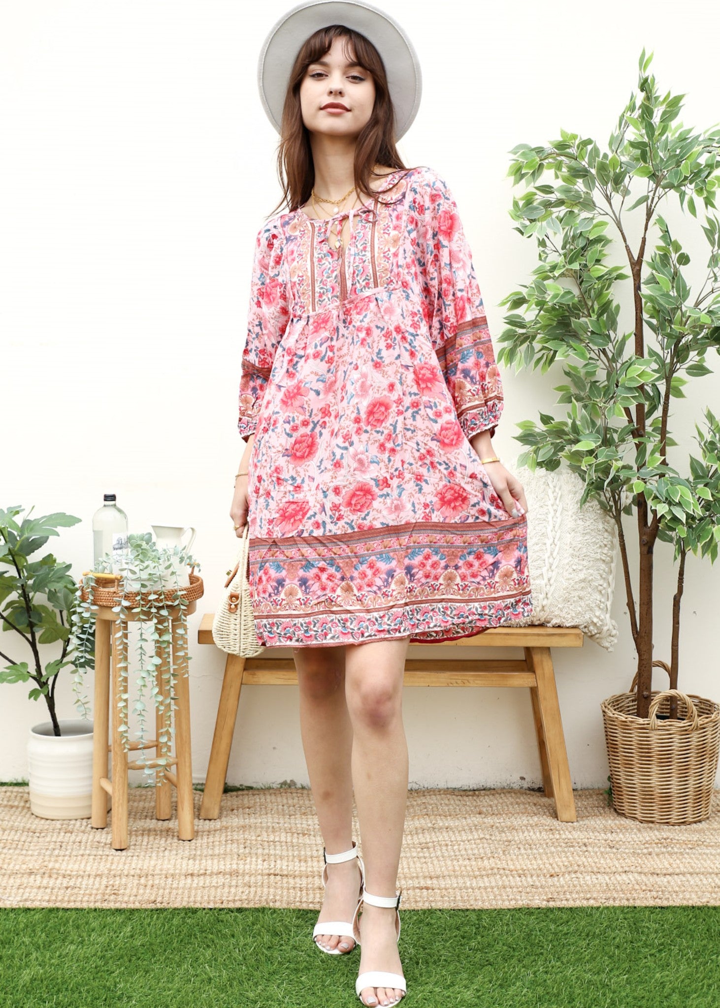 Vestido bohemio con cuello atado 