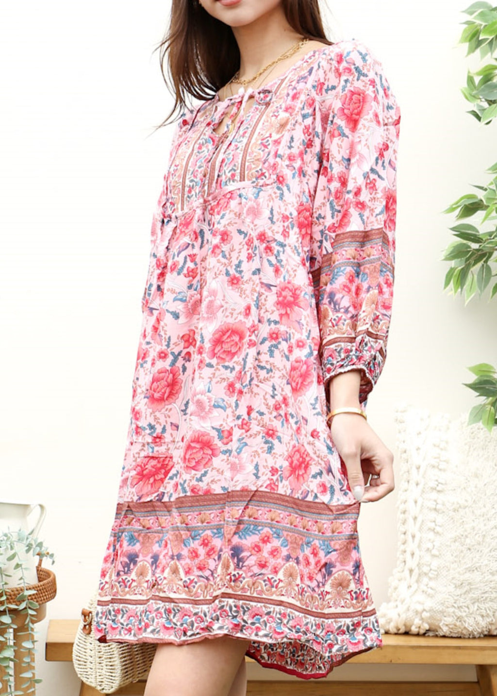Vestido bohemio con cuello atado 