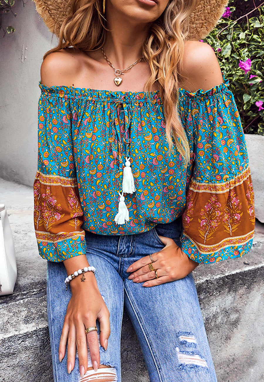 Blusa con borlas y hombros descubiertos
