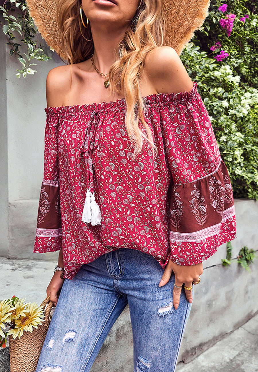 Blusa con borlas y hombros descubiertos