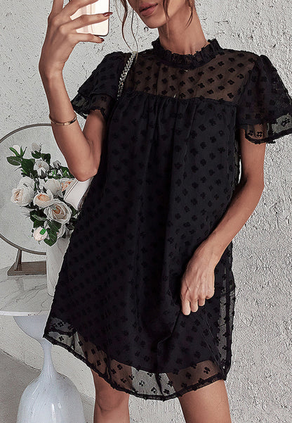 Vestido con mangas abullonadas y capas