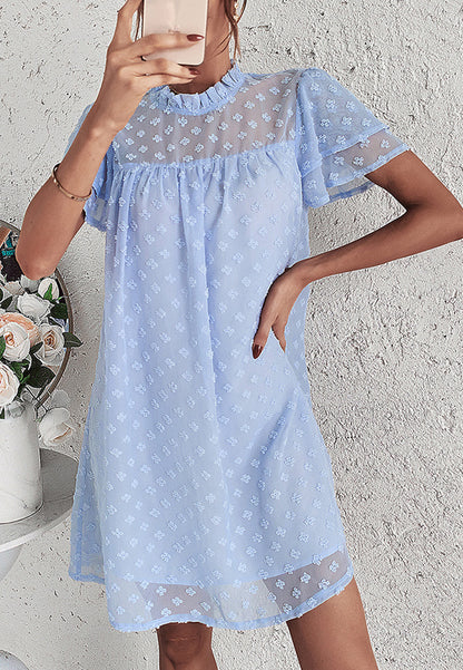 Vestido con mangas abullonadas y capas