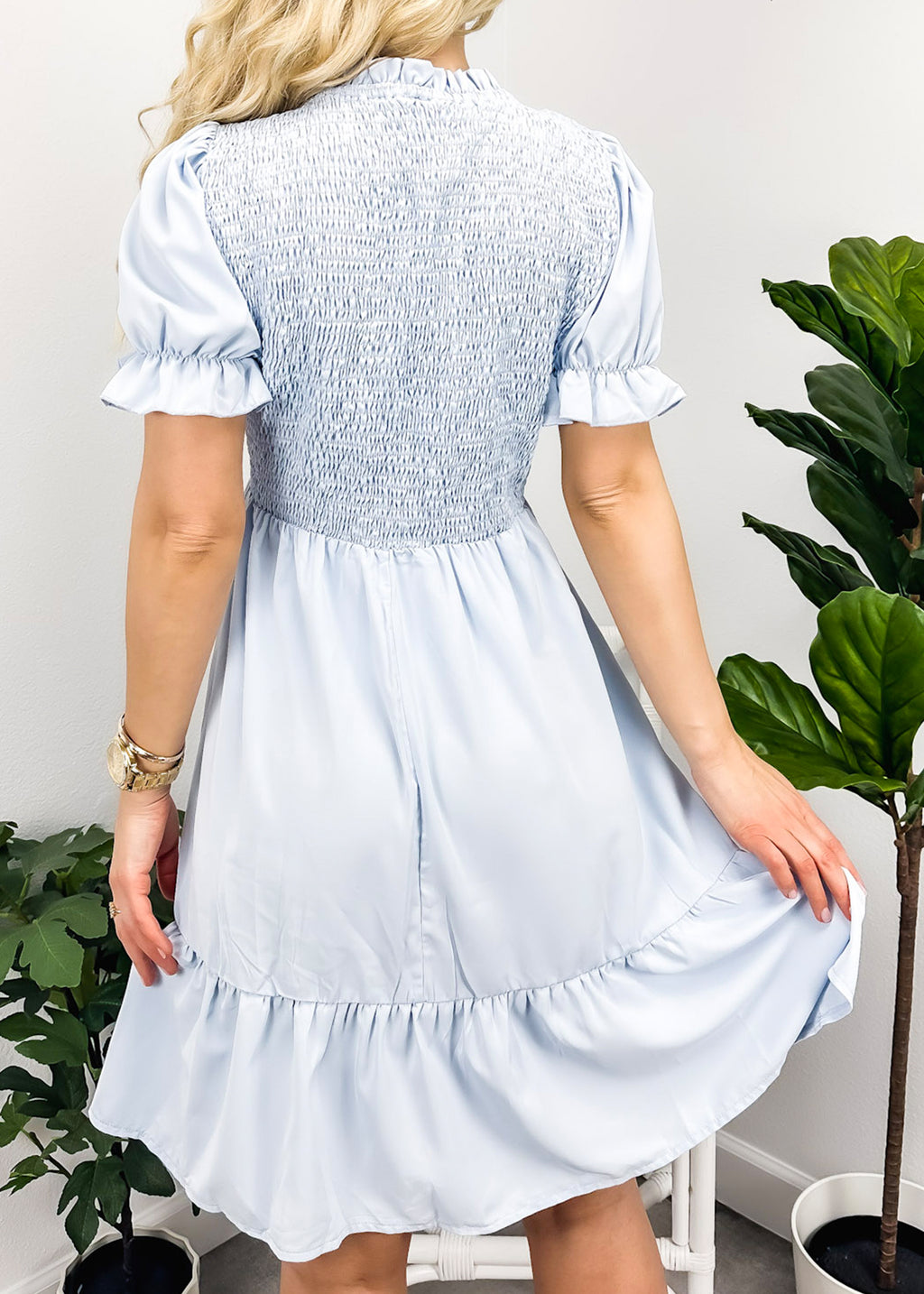 Vestido fruncido con mangas abullonadas
