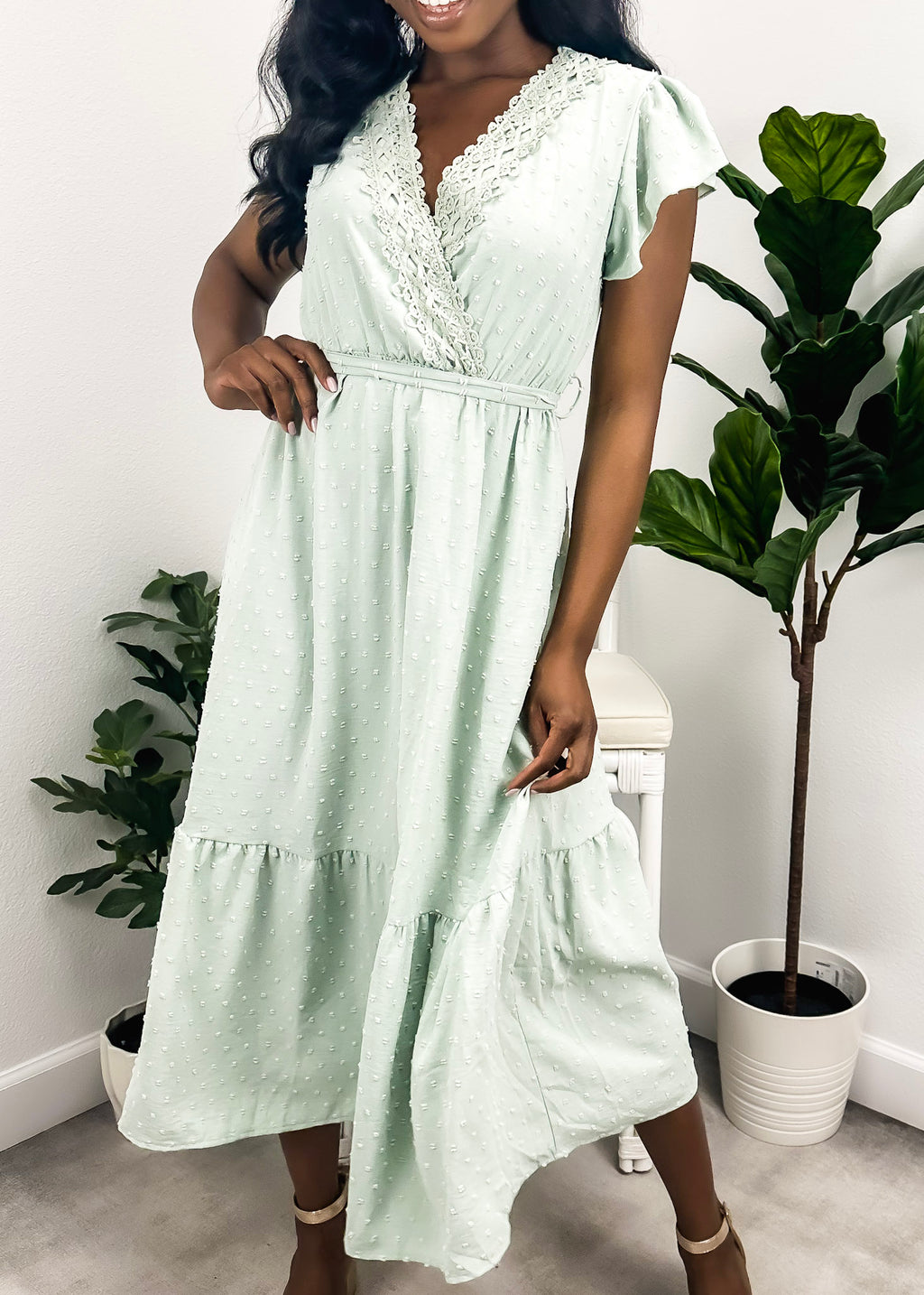 Vestido liso con escote cruzado y mangas abullonadas