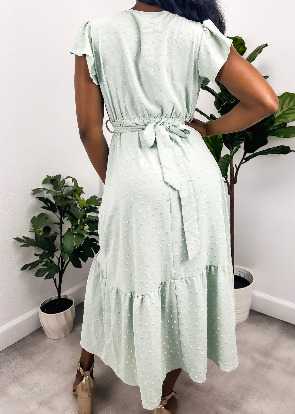 Vestido liso con escote cruzado y mangas abullonadas