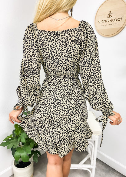 Vestido con lazo y estampado de guepardo