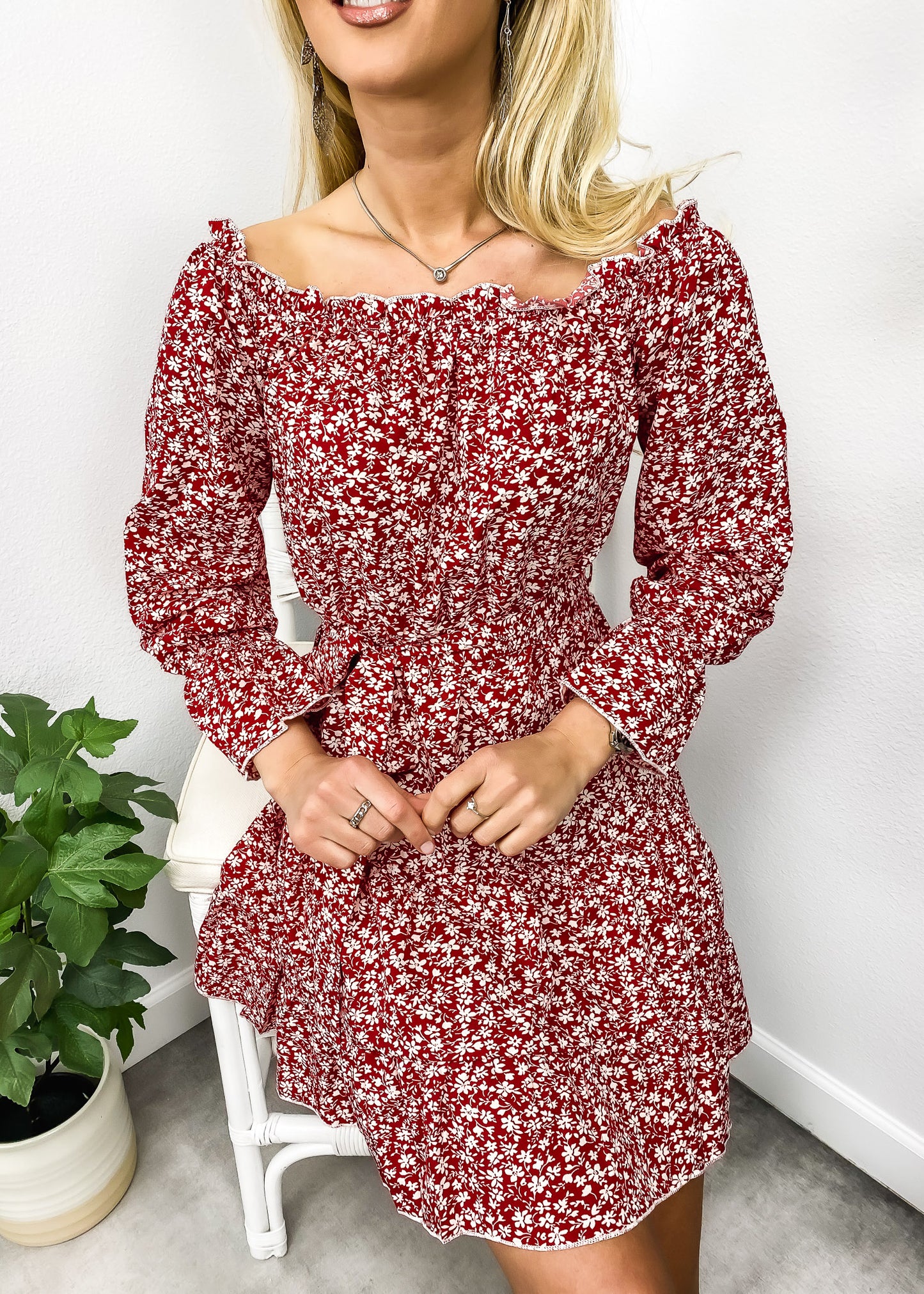 Vestido con hombros descubiertos y estampado floral ditsy