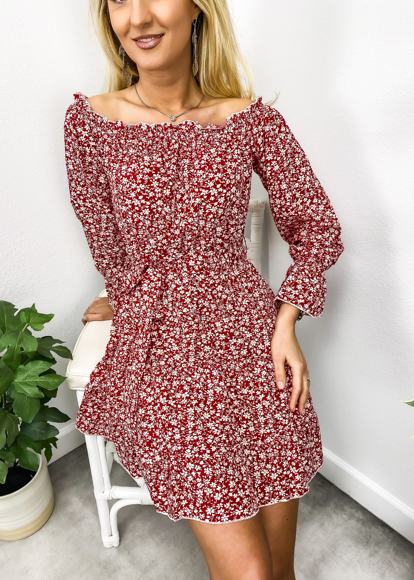 Vestido con hombros descubiertos y estampado floral ditsy