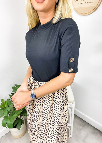 Vestido de dos tonos con cuello alto