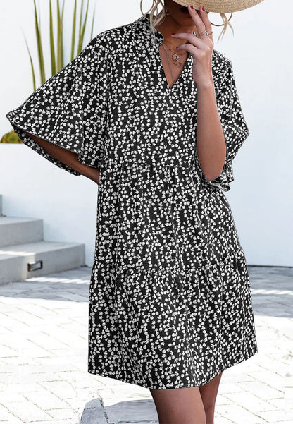 Vestido con cuello abierto y estampado floral