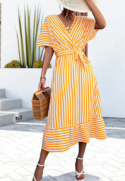 Vestido con cuello cruzado y estampado de rayas 