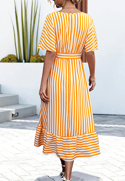 Vestido con cuello cruzado y estampado de rayas 