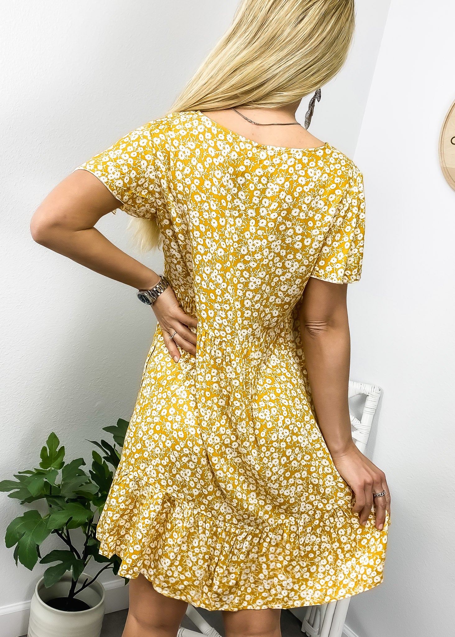 Vestido con mangas abullonadas y estampado de flores ditsy