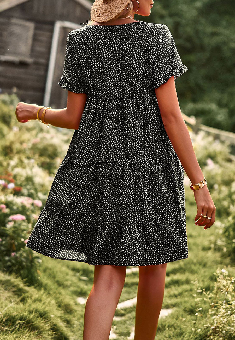 Vestido con cuello redondo, estampado de lunares y capas 