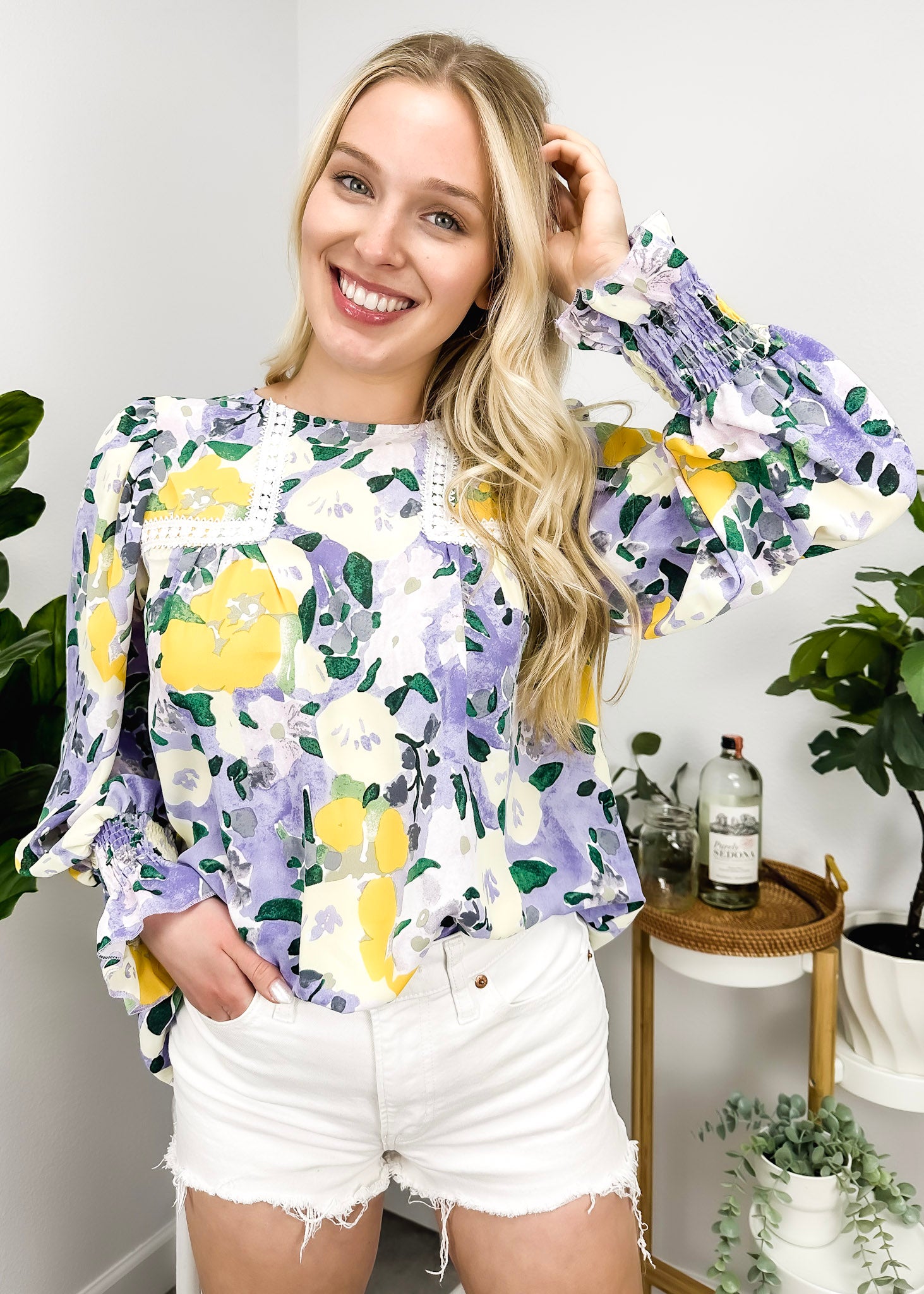 Blusa con detalle de encaje floral multicolor