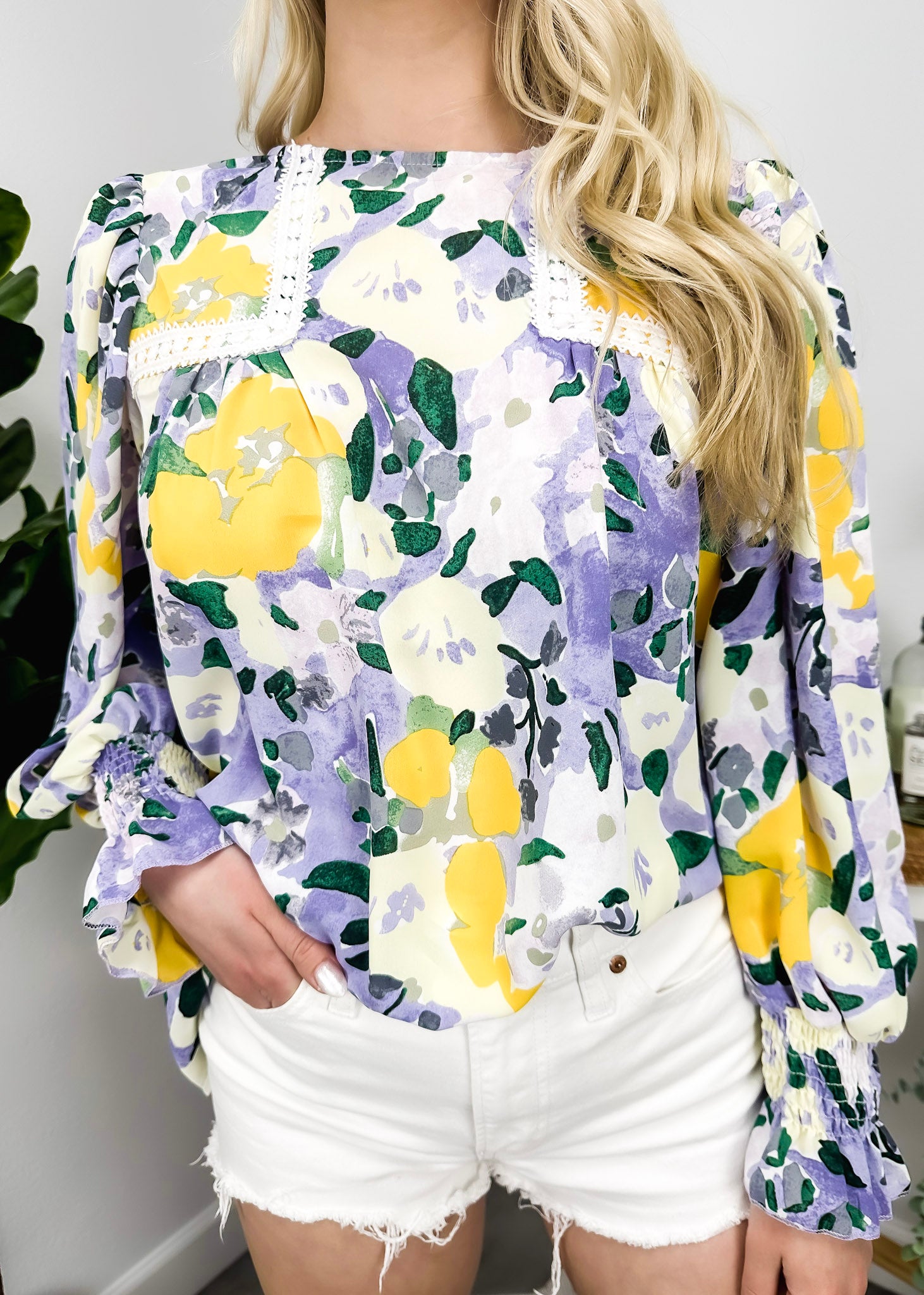 Blusa con detalle de encaje floral multicolor