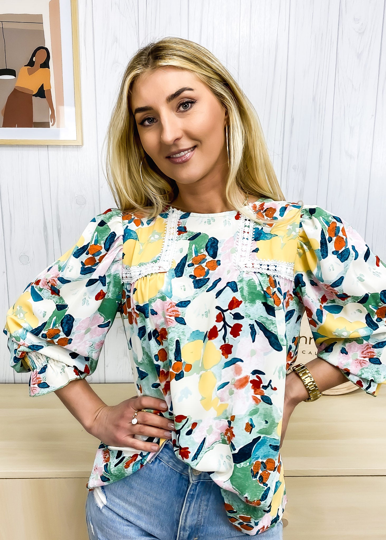 Blusa con detalle de encaje floral multicolor