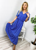 Vestido midi con dobladillo con volantes y estampado floral 