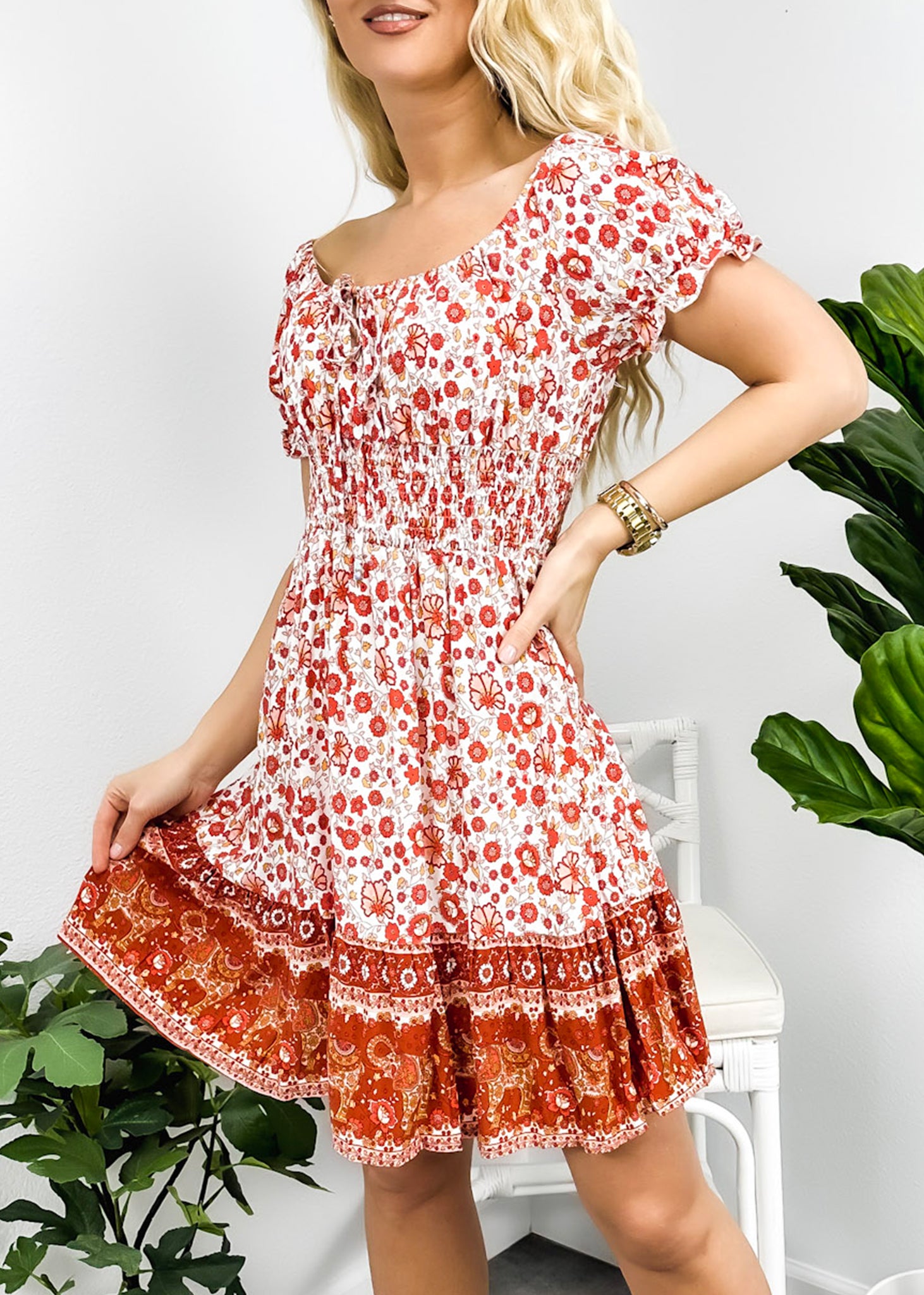 Vestido con hombros descubiertos y mangas abullonadas
