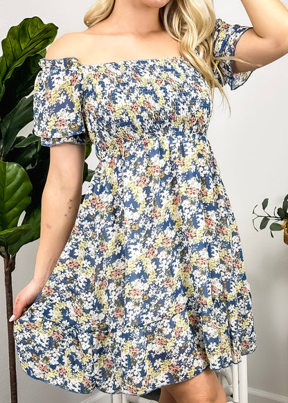 Vestido floral con escote cuadrado y mangas abullonadas