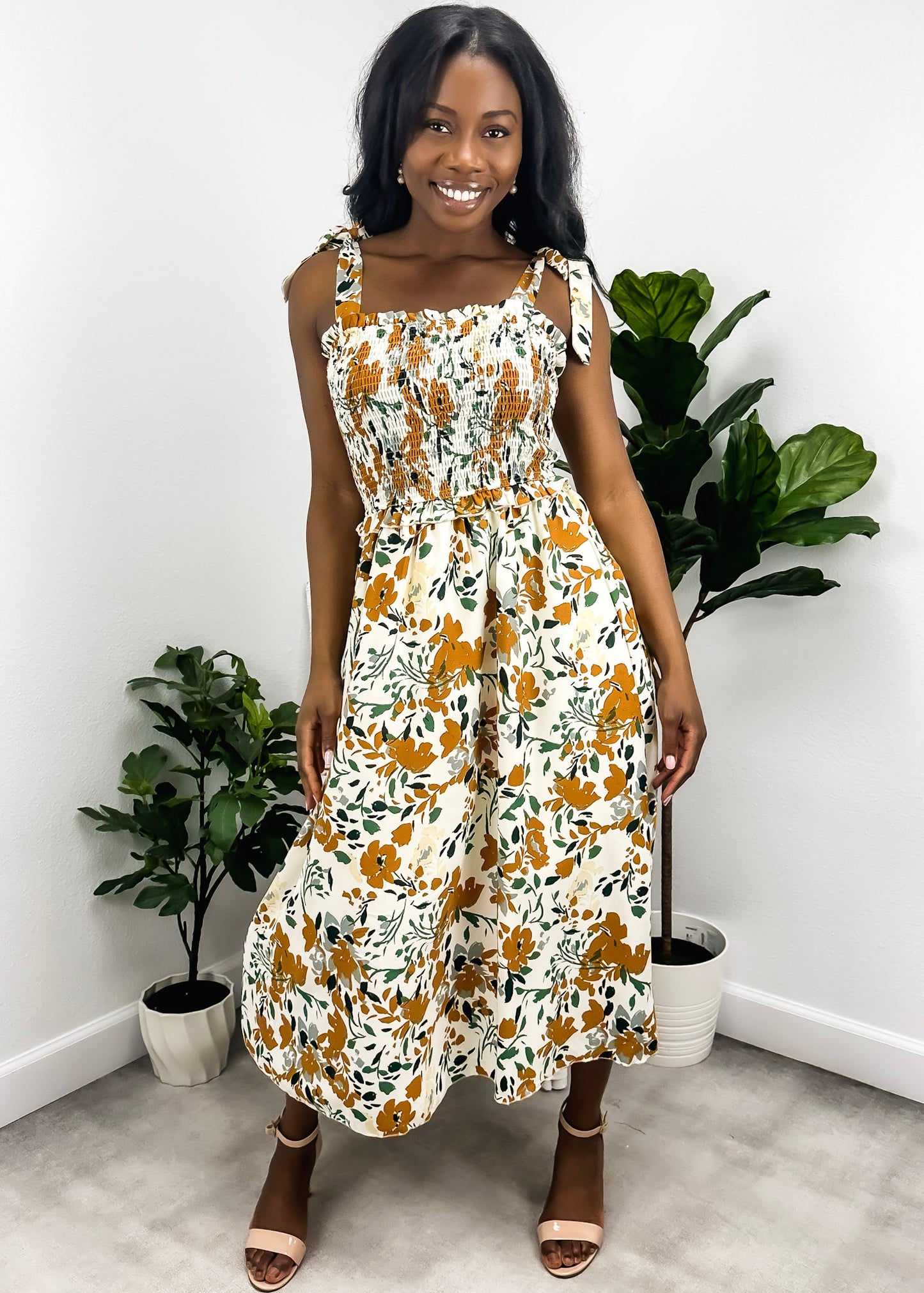 Vestido fruncido con estampado y lazo en los hombros 