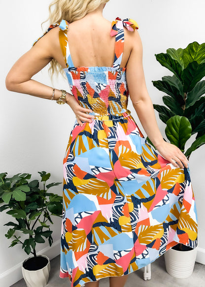 Vestido fruncido con estampado y lazo en los hombros 