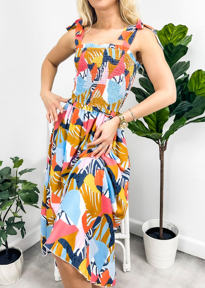 Vestido fruncido con estampado y lazo en los hombros 