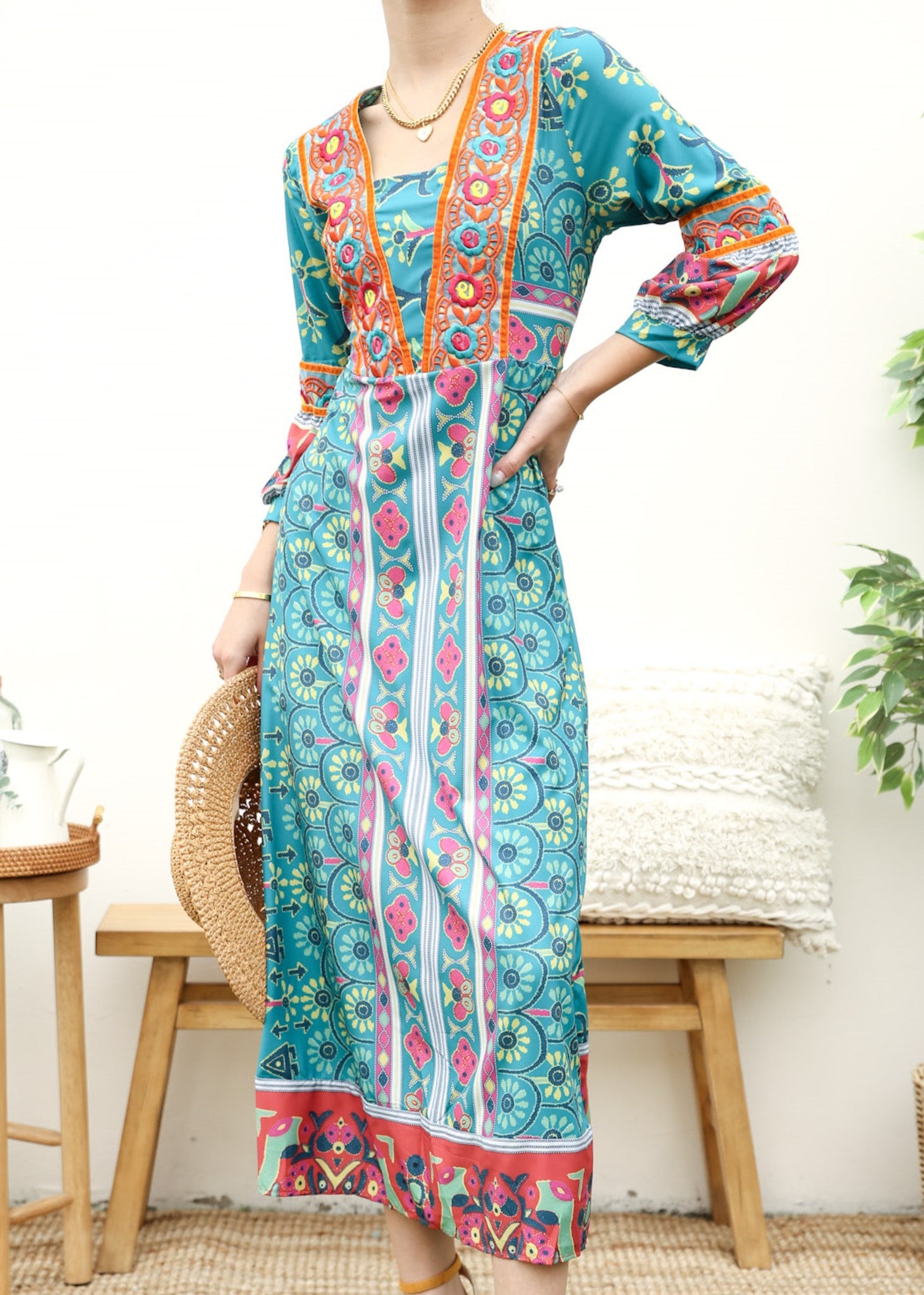 Vestido caftán geométrico con cuello recto 