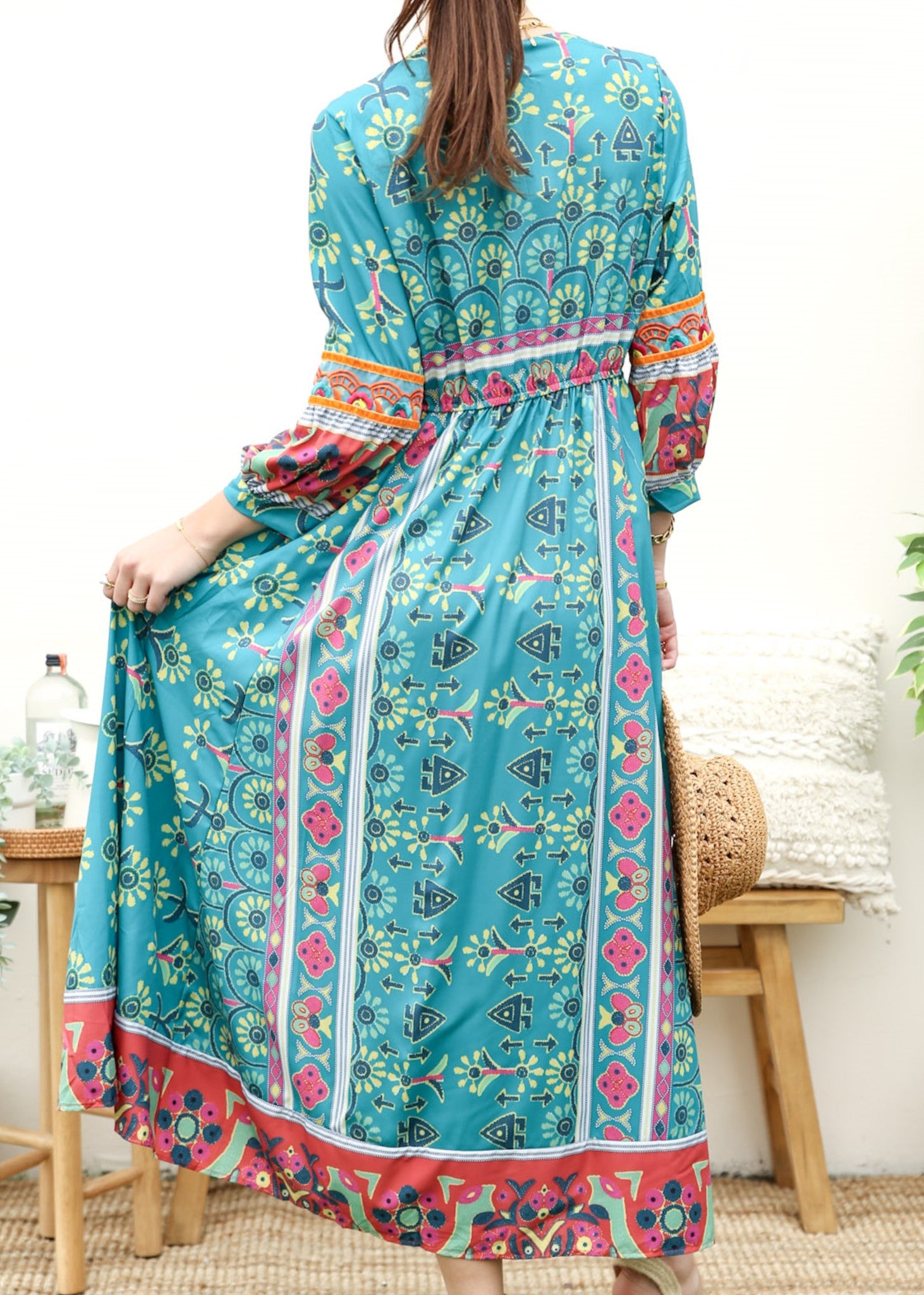 Vestido caftán geométrico con cuello recto 
