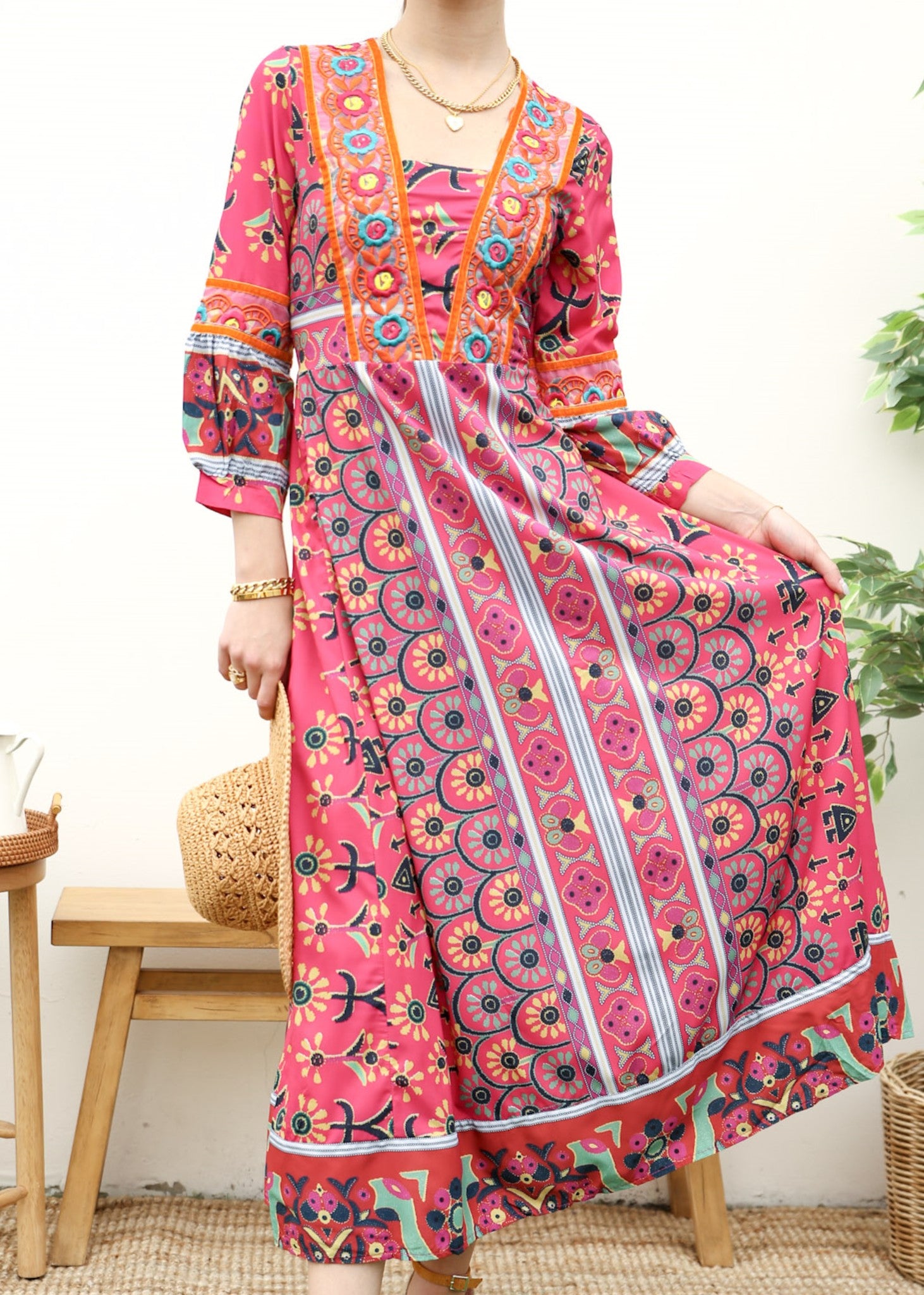 Vestido caftán geométrico con cuello recto 