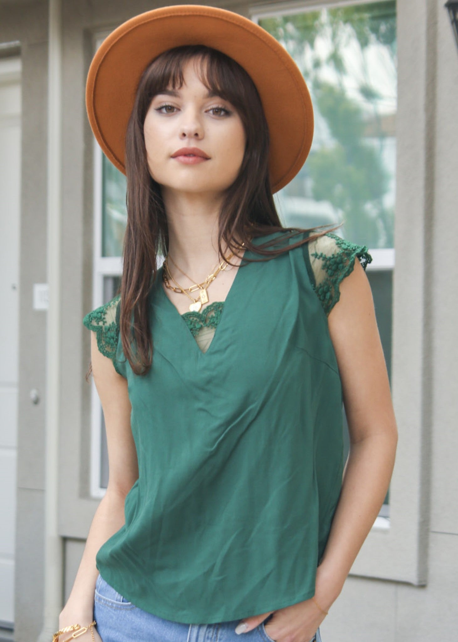 Blusa con ribete de encaje y lazo en la espalda