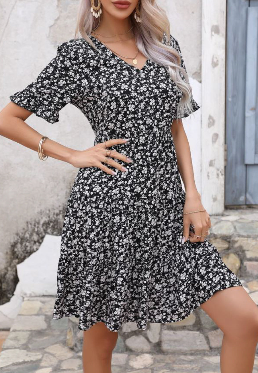 Vestido de manga corta con volantes florales