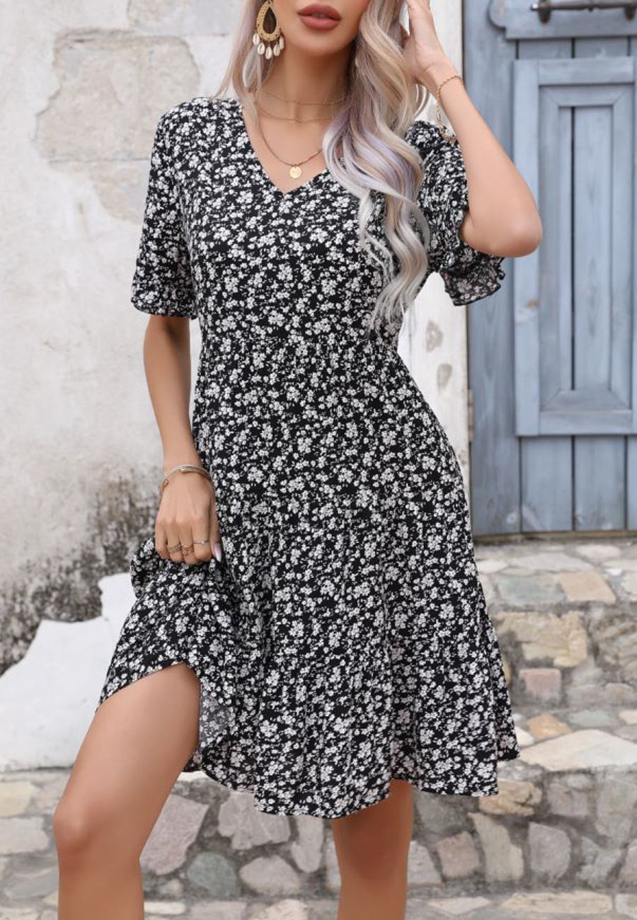 Vestido de manga corta con volantes florales