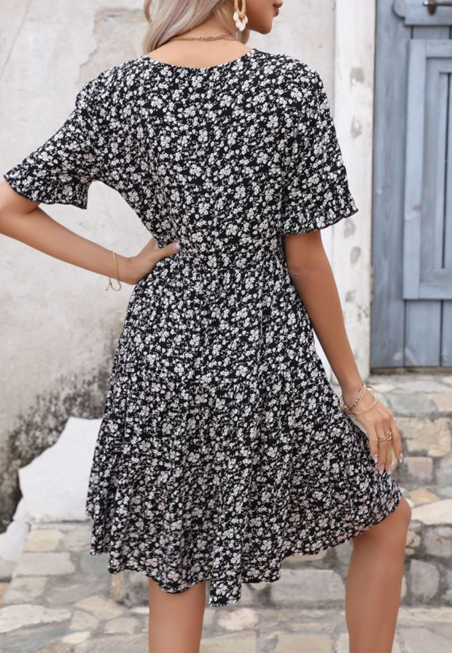 Vestido de manga corta con volantes florales