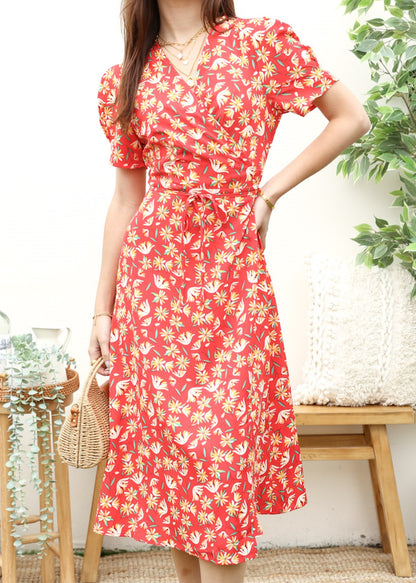 Vestido cruzado cruzado con estampado floral 
