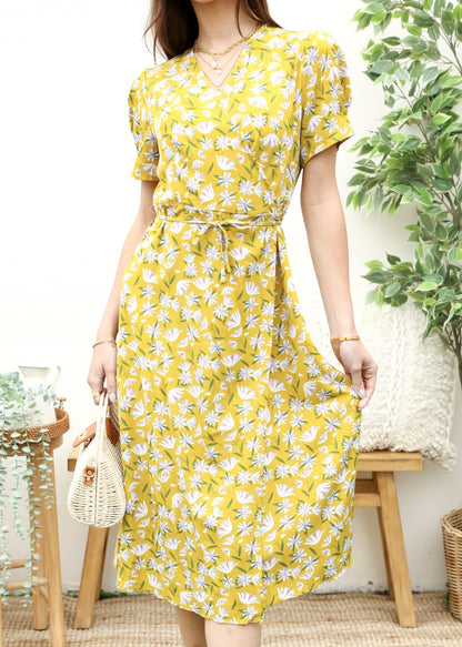Vestido cruzado cruzado con estampado floral 