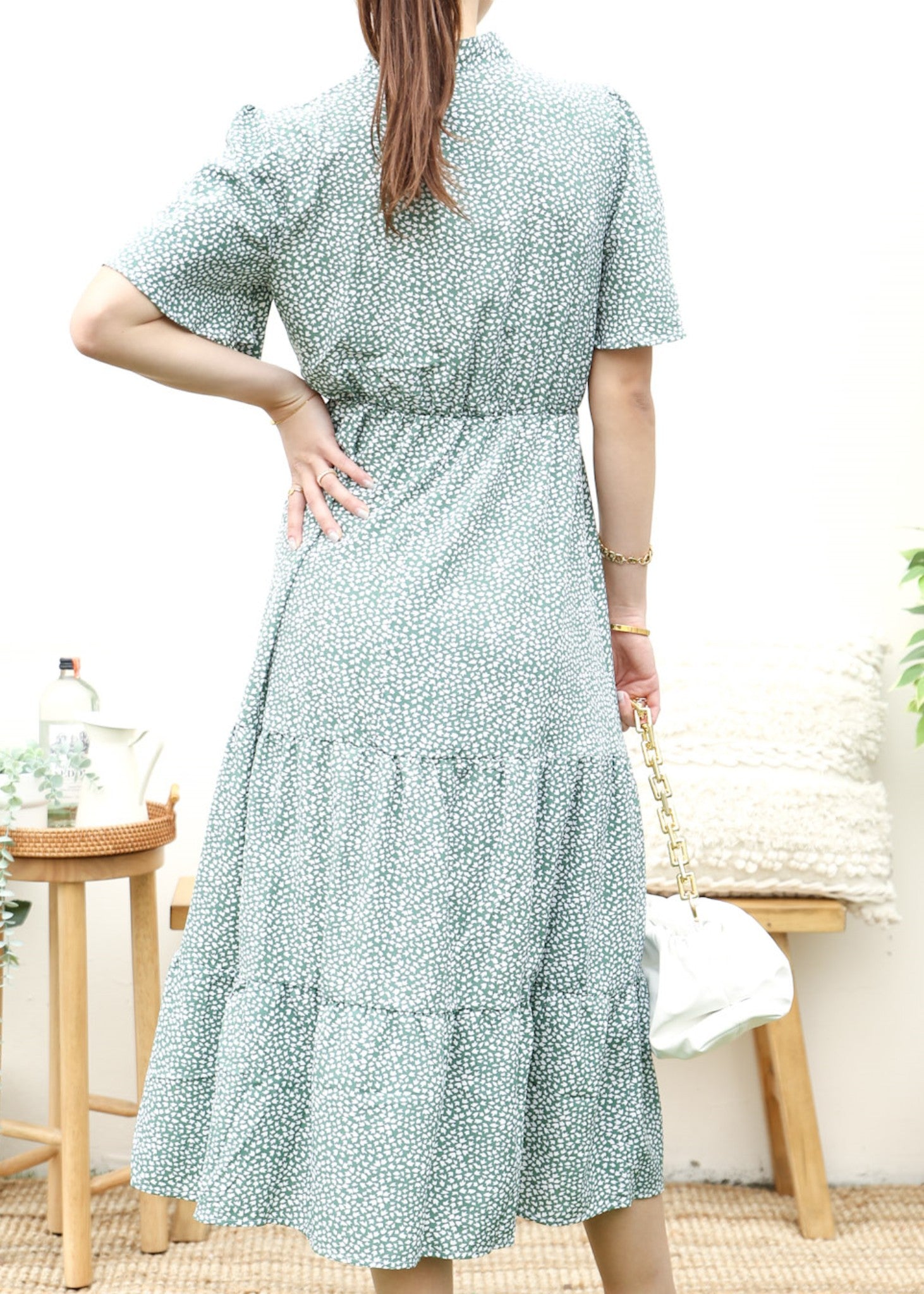 Vestido midi floral con lazo en el cuello 