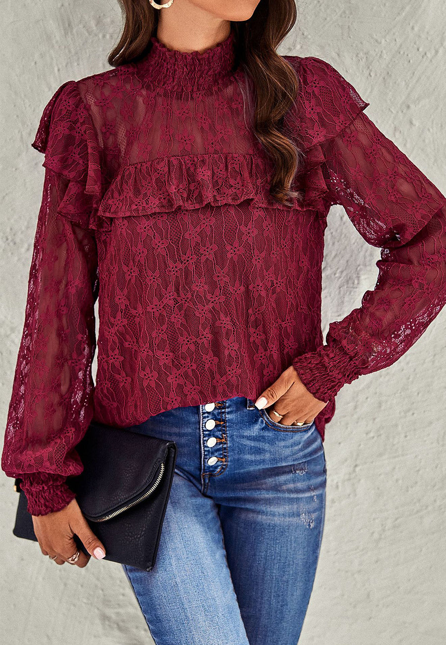 Blusa de encaje con volantes y cuello fruncido