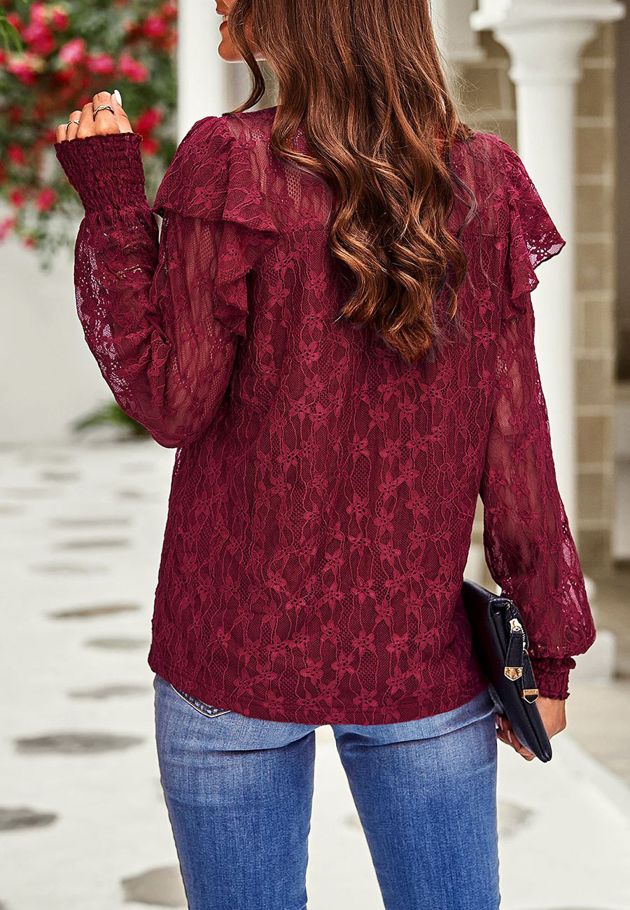 Blusa de encaje con volantes y cuello fruncido
