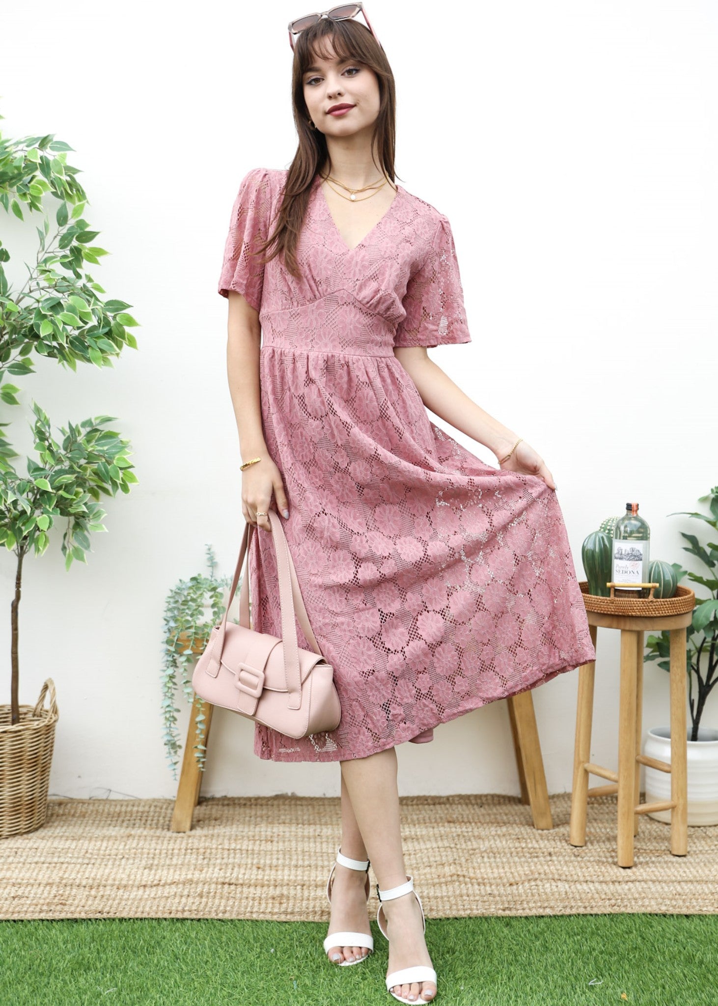 Vestido midi de encaje floral 