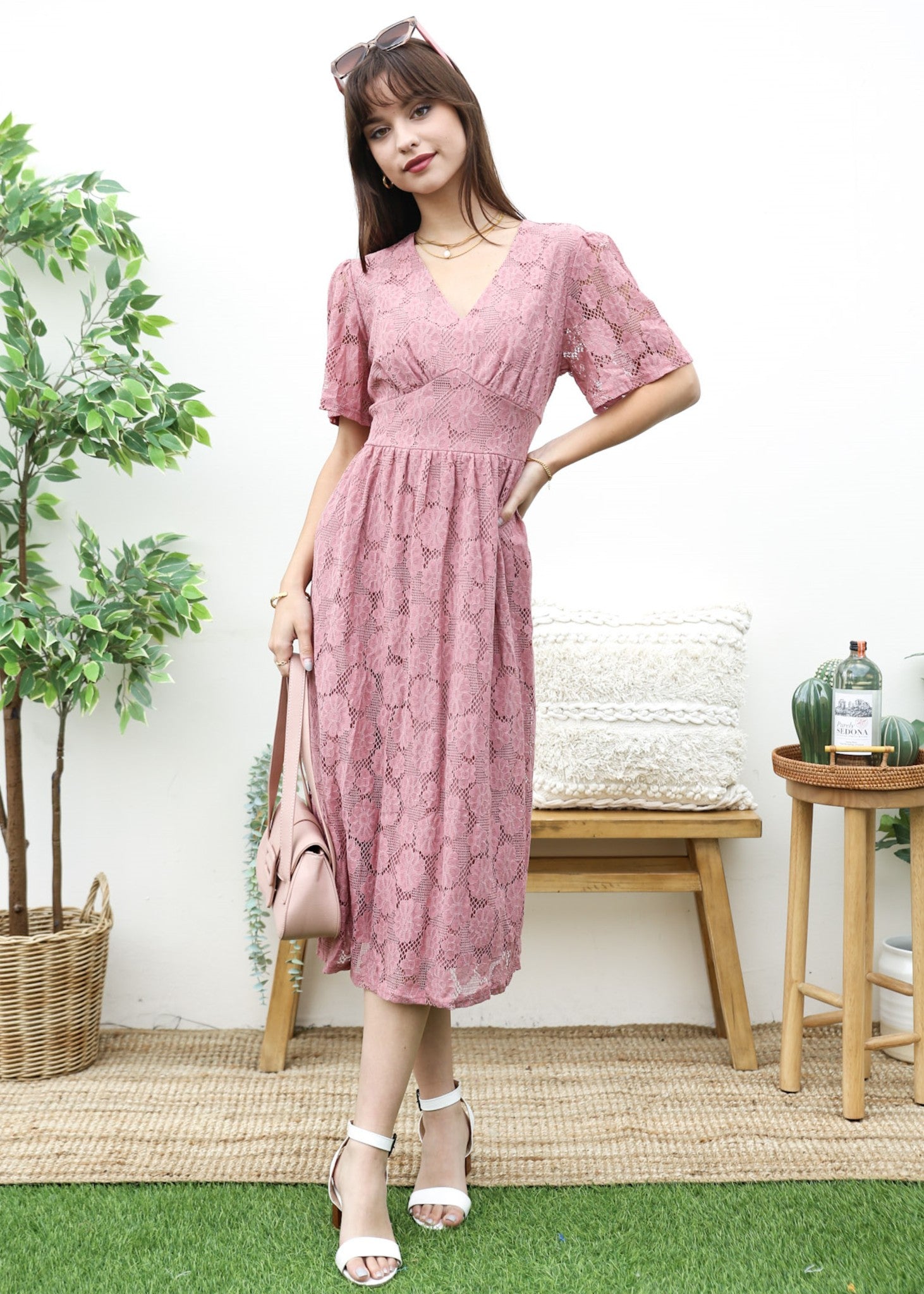 Vestido midi de encaje floral 