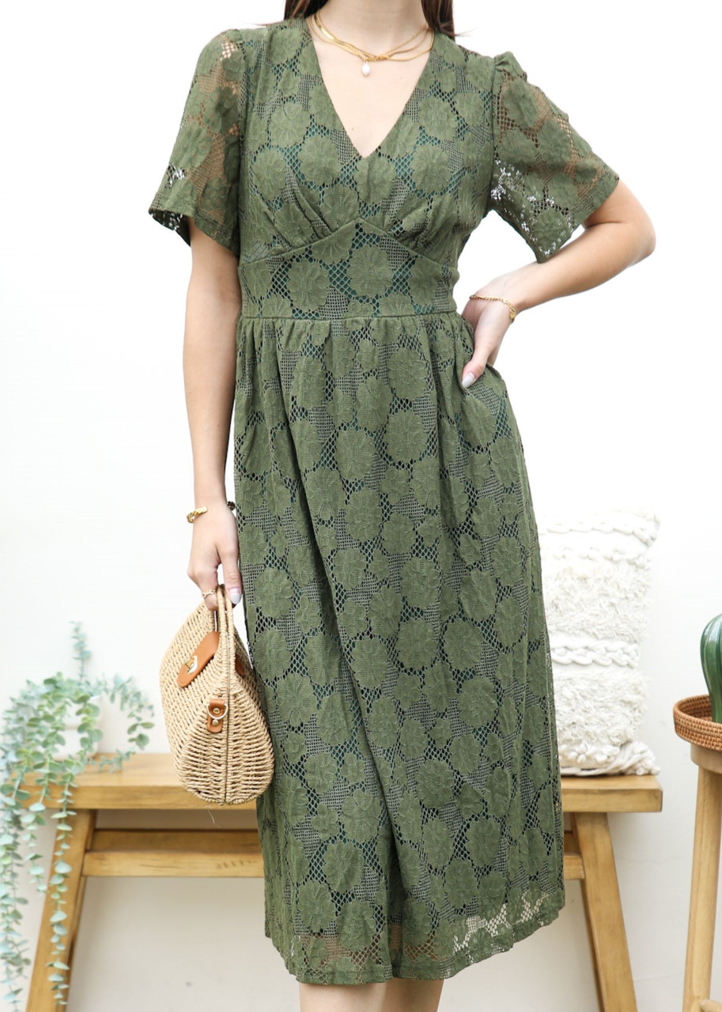 Vestido midi de encaje floral 